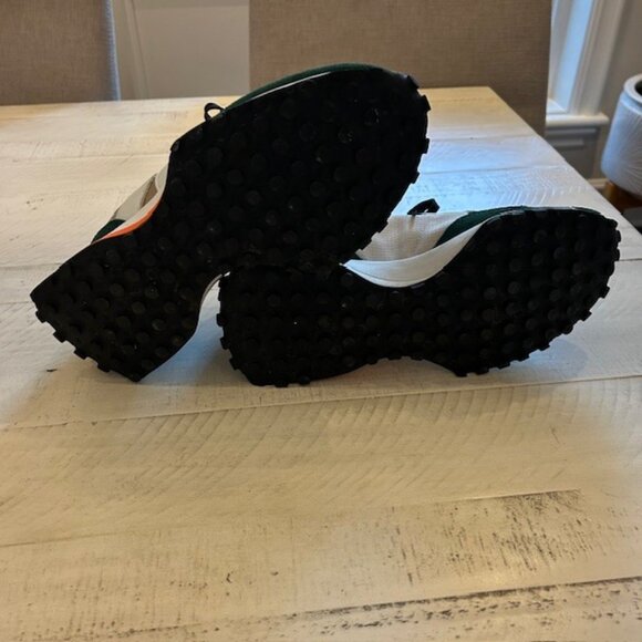 New Balance 327 - Picture 6 of 7